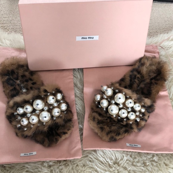 miu miu fur pearl slides